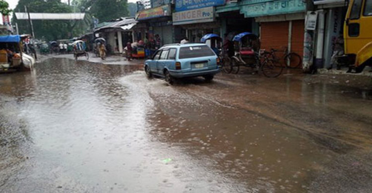 সামান্য বৃষ্টিতেই শরীয়তপুরে জলাবদ্ধতা 