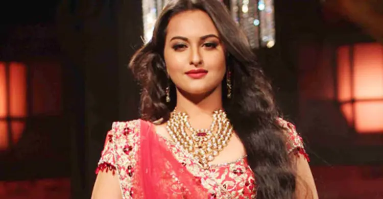 `ইন্ডিয়ান আইডল` এর বিচারক সোনাক্ষী