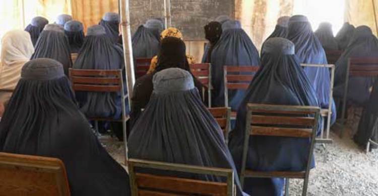 নারী ইস্যুতে নরম অবস্থানে তালেবান যোদ্ধারা!