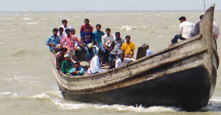 টেকনাফ উপকূল থেকে ১৩ মালয়েশিয়াগামী উদ্ধার