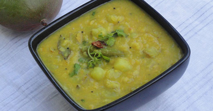 আম ও নারকেলের টক মিষ্টি ডাল