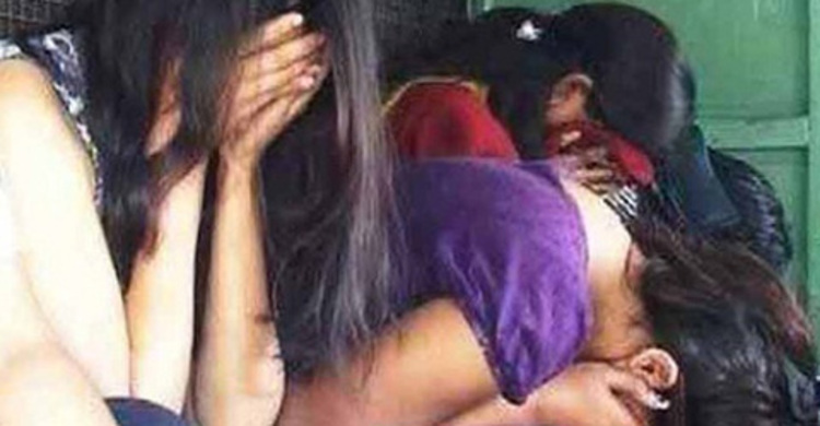 ফয়েস লেক এলাকা থেকে ৫২ যুবক-যুবতী আটক