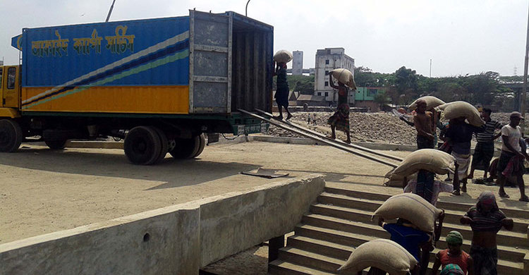 আবারও আখাউড়া দিয়ে ভারতে গেল চাল 