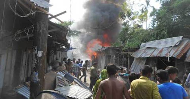 বরিশালে ১১ ব্যবসা প্রতিষ্ঠান পুড়ে ছাই