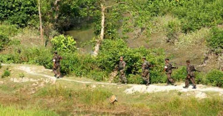 অবৈধভাবে ভারতে যাওয়ার সময় আটক ৭