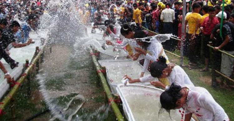 প্রাণের উৎসব বৈসাবীতে মিলবে আদিবাসীরা