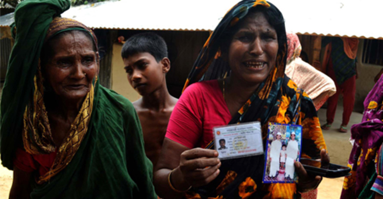 `মা আমি চিটাগাং ট্রলারে উঠতিছি মালোশিয়া যাচ্ছি`