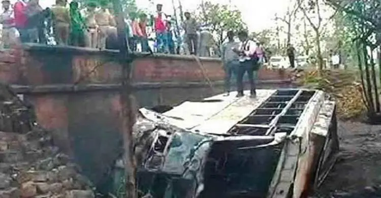 জম্মু ও কাশ্মীরে বাস দুর্ঘটনায় নিহত ২১, আহত ৩০