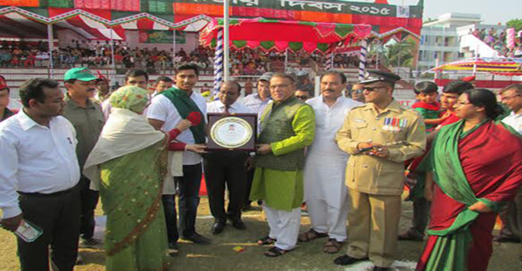 সাতক্ষীরায় ক্রিকেটার সৌম সরকারকে সংবর্ধনা