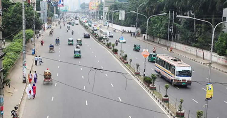রাজধানীতে যান চলাচল সীমিত, ভোগান্তি