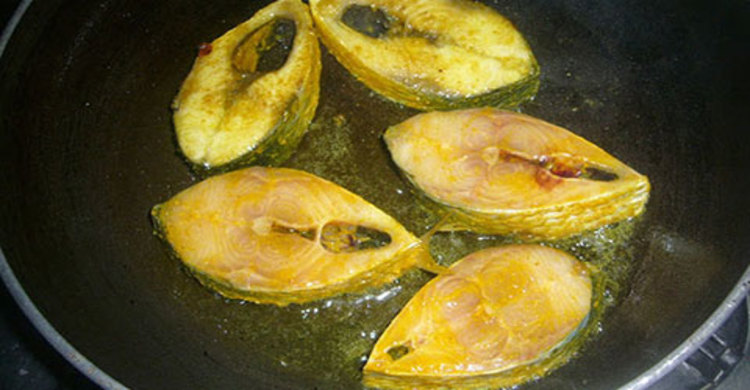 নববর্ষে ইলিশ ভুনা 