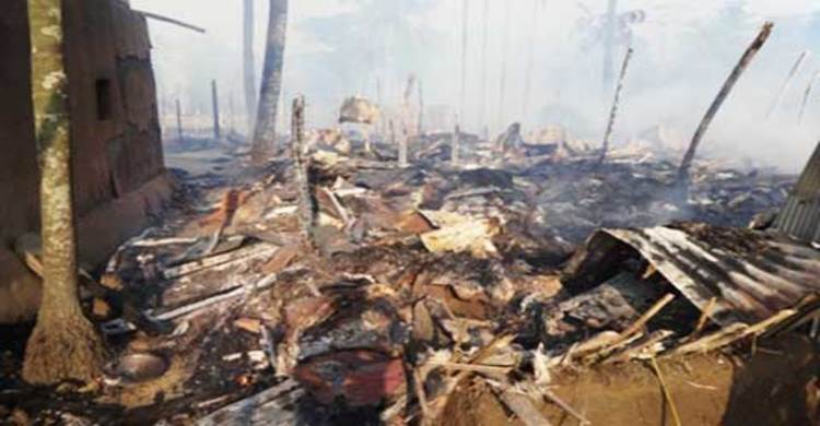 টেকনাফে অগ্নিকাণ্ডে ১৫ বাড়ি ভস্মিভূত