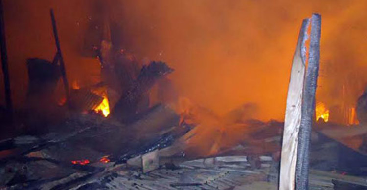 ঋণের বোঝা কমাতে অগ্নিসংযোগ: কোটি টাকার ক্ষতি