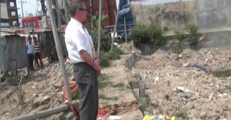 রানা প্লাজার সামনে জার্মান রাষ্ট্রদূতের শ্রদ্ধা