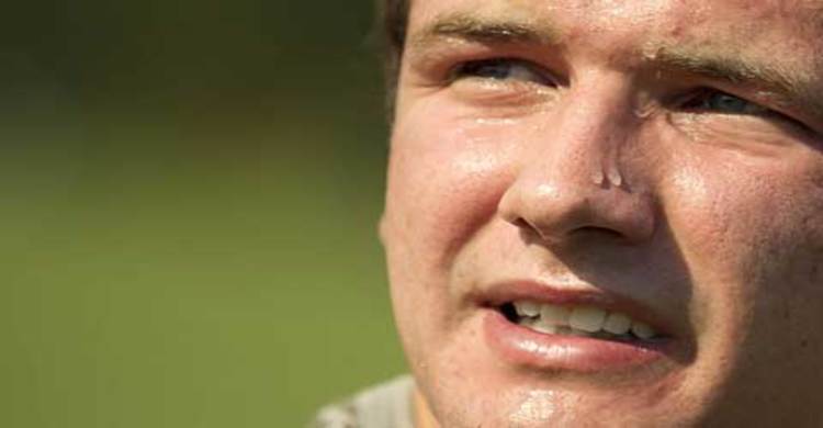 মুখের ঘাম দূর করার টিপস