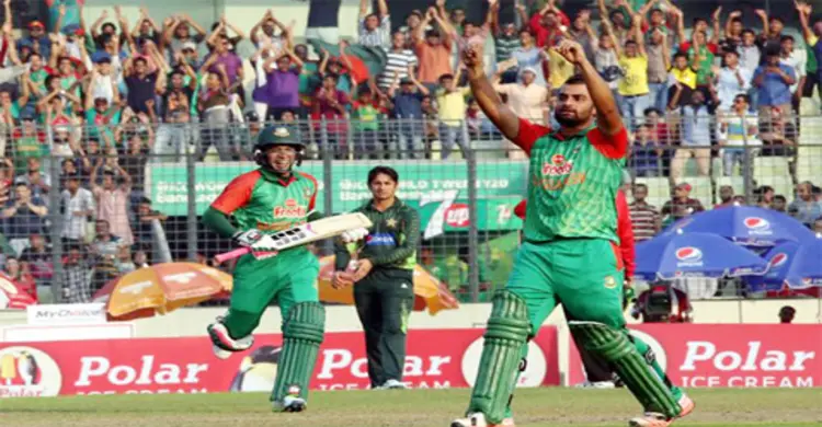 উল্লাসে মেতেছে ক্রিকেটপ্রেমীরা