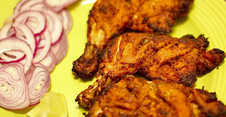 মাংস রান্না করতে গিয়ে পুড়ে গেলে কী করবেন