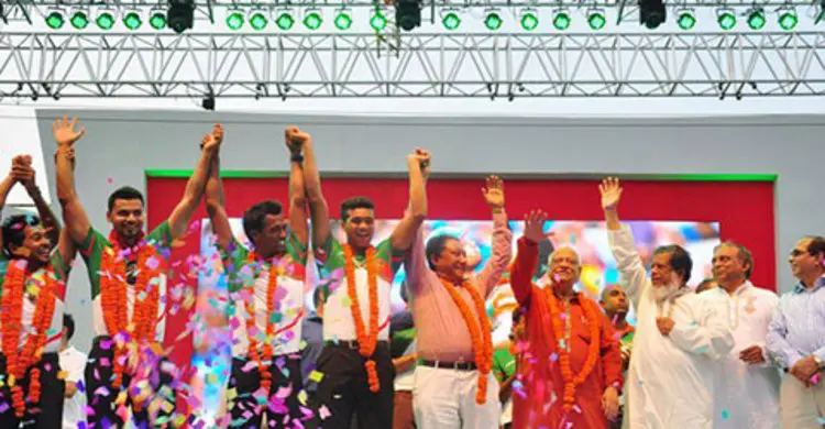 জমকালো অনুষ্ঠানে টাইগারদের ফুলেল শুভেচ্ছা