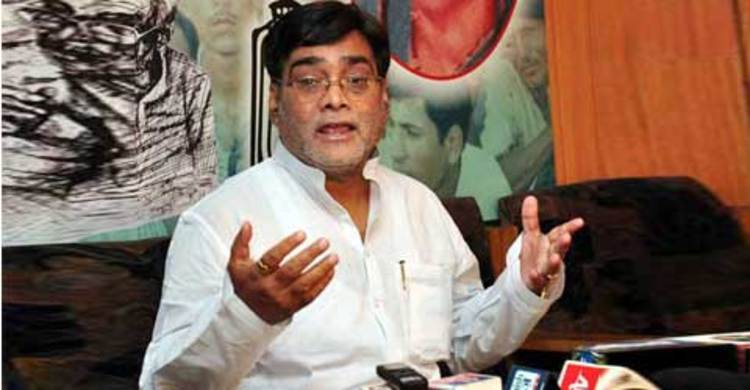 মন্ত্রীর রাস্তা আটকালেন নারী নিরাপত্তাকর্মী