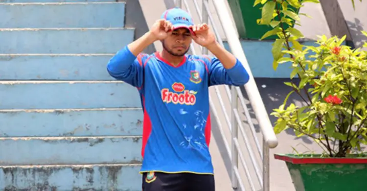 ইনজুরির কারণে মাঠ ছাড়লেন মুশফিক