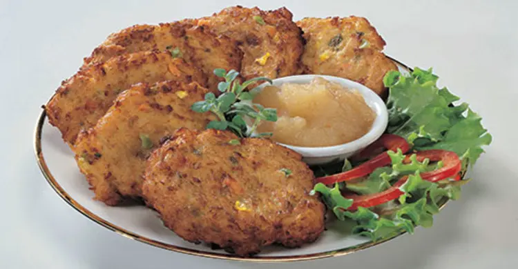 খেলা দেখার ফাঁকে নাস্তা