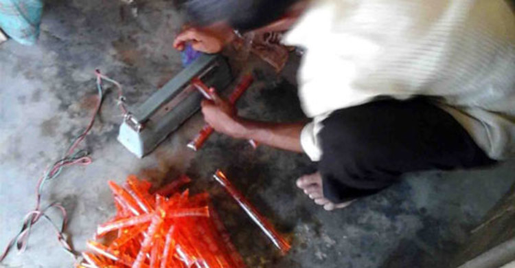 পাঁচবিবিতে অস্বাস্থ্যকর পরিবেশে তৈরি হচ্ছে শিশু পানীয়