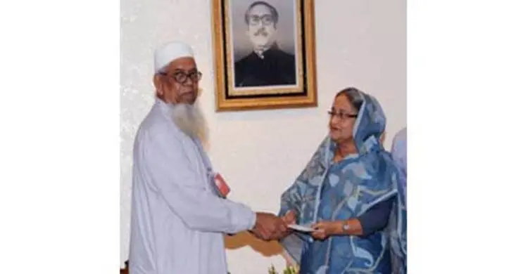 খেতাবপ্রাপ্ত মুক্তিযোদ্ধাদের অর্থ সহায়তা দিলেন প্রধানমন্ত্রী