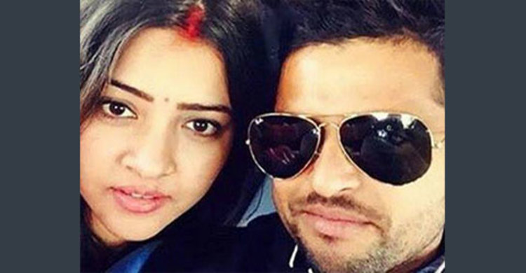 স্ত্রীর সঙ্গে রায়নার প্রথম সেলফি