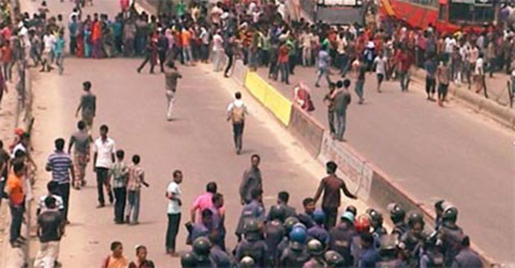 কুমিল্লায় ছাত্রলীগ নেতা হত্যার প্রতিবাদে সড়ক অবরোধ