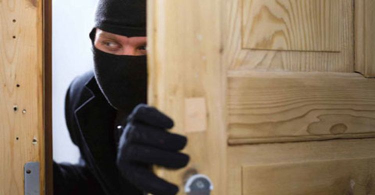 লক্ষ্মীপুরে অস্ত্রের মুখে ডাকাতি, মালামাল লুট