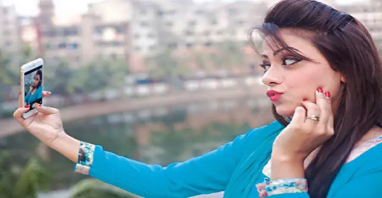 বিশ্ববিদ্যালয়ে ‘সেলফি’ কোর্স