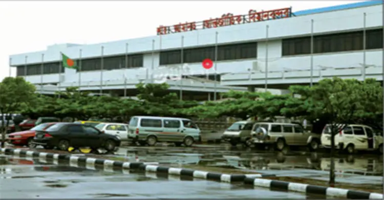 শাহ আমানতে বিদেশি সিগারেট জব্দ