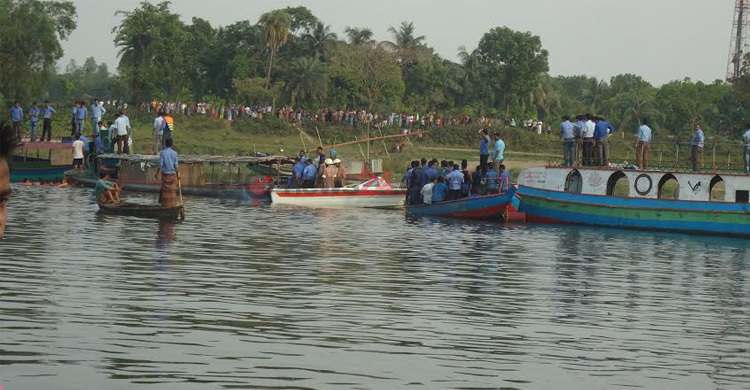 শীতলক্ষ্যায় ট্রলার ডুবি