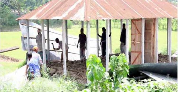 চাটমোহর রেলস্টেশনের অবৈধ স্থাপনা উচ্ছেদ