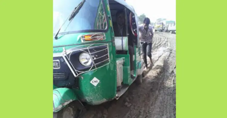 সিলেটে রাস্তা সংস্কারের দাবিতে ৭২ ঘণ্টার অবরোধ