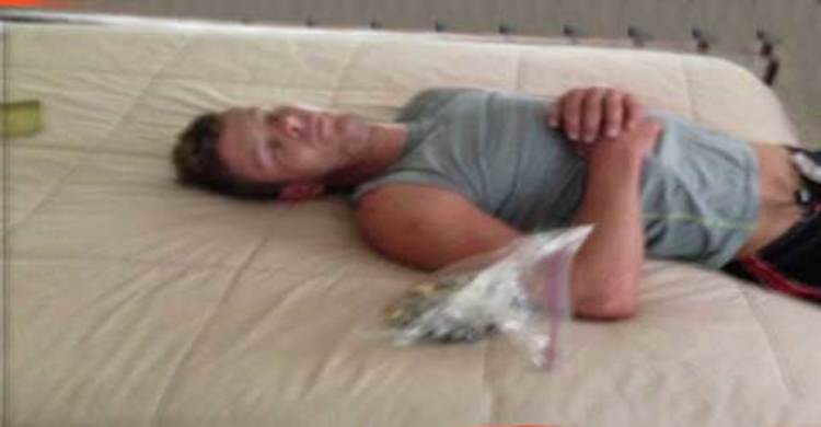 চুরি করতে গিয়ে ঘুমিয়ে পড়লেন চোর 