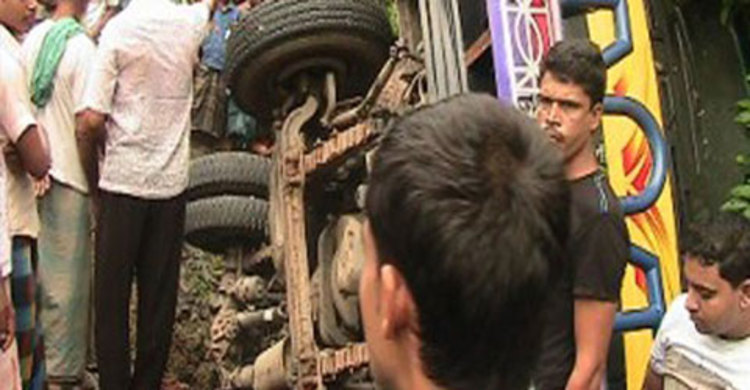 বৈশাখে বেড়াতে গিয়ে ট্রলি উল্টে আহত ২৭  