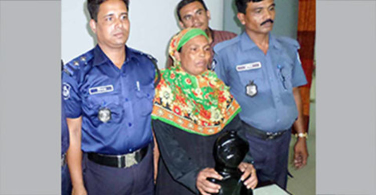 কষ্টিপাথরের বৌদ্ধ মূর্তিসহ নারী আটক