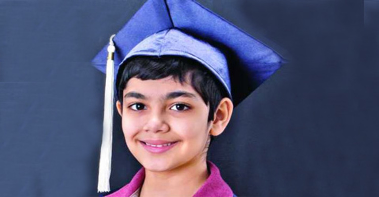 ১১ বছর বয়সেই গ্রাজুয়েট