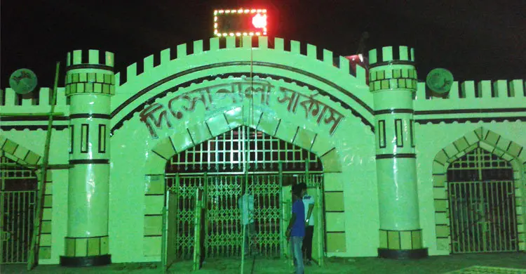 রাজশাহীর মেলায় সর্বশান্ত হচ্ছেন খেটে খাওয়া মানুষ