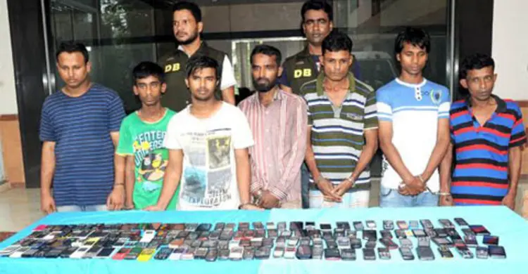 মোবাইল চুরির দায়ে ৭ জনকে সাজা 