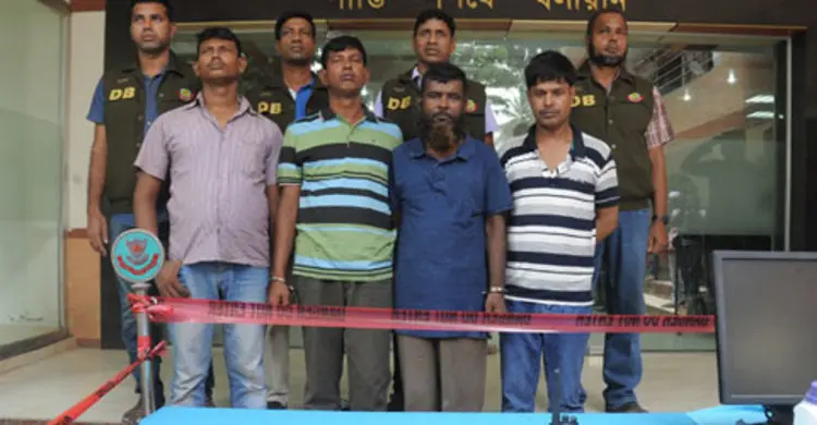 রাজধানীতে ৪ ভুয়া ডিবি পুলিশ আটক