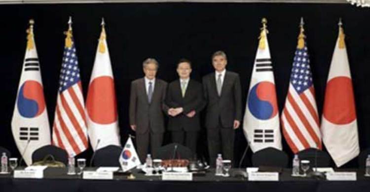 উ. কোরিয়ার পারমাণবিক ইস্যুতে তিন দেশের দূতদের বৈঠক