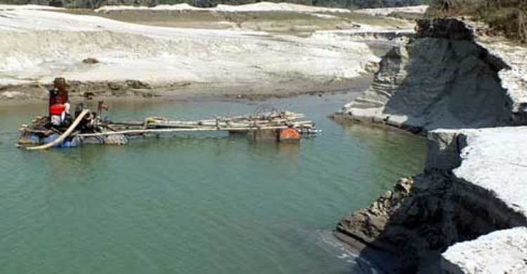 বালু উত্তোলনে নদীর গতিপথ পরিবর্তনের আশঙ্কা