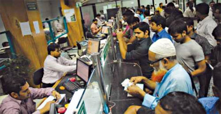 শেষ দিনে ব্যাংকগুলোতে উপচেপড়া ভিড়