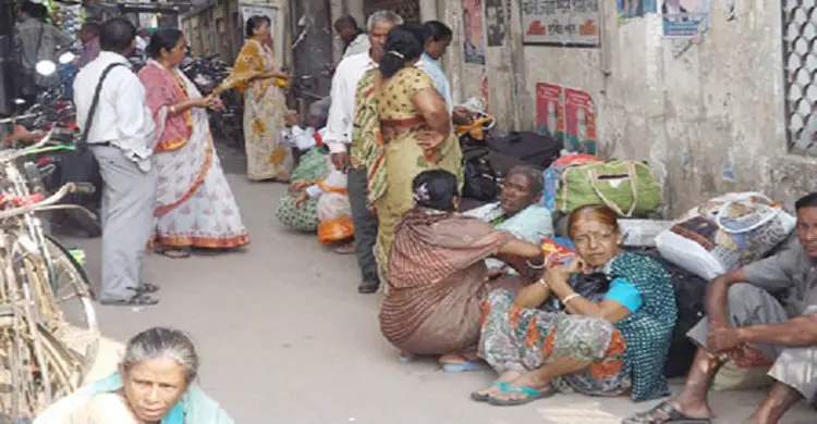 খুলনায় পরিবহন ধর্মঘটে দুর্ভোগে যাত্রীরা