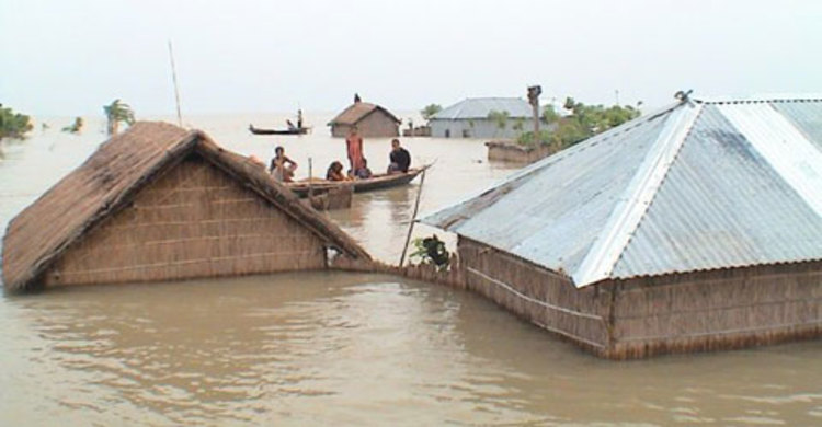 ভোলায় ৬ উপজেলা অন্ধকারে : ৩০ গ্রামের মানুষ পানিবন্দী