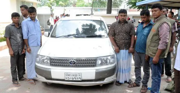 রাজধানীতে প্রাইভেটকারসহ ৪ ছিনতাইকারী আটক