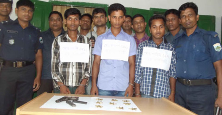 চাঁপাইনবাবগঞ্জে অস্ত্র ও গুলিসহ আটক ৪ 