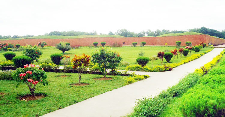 কুমিল্লায় পর্যটনের ব্যাপক সম্ভাবনা থাকলেও রয়েছে অন্তহীন সমস্যা 